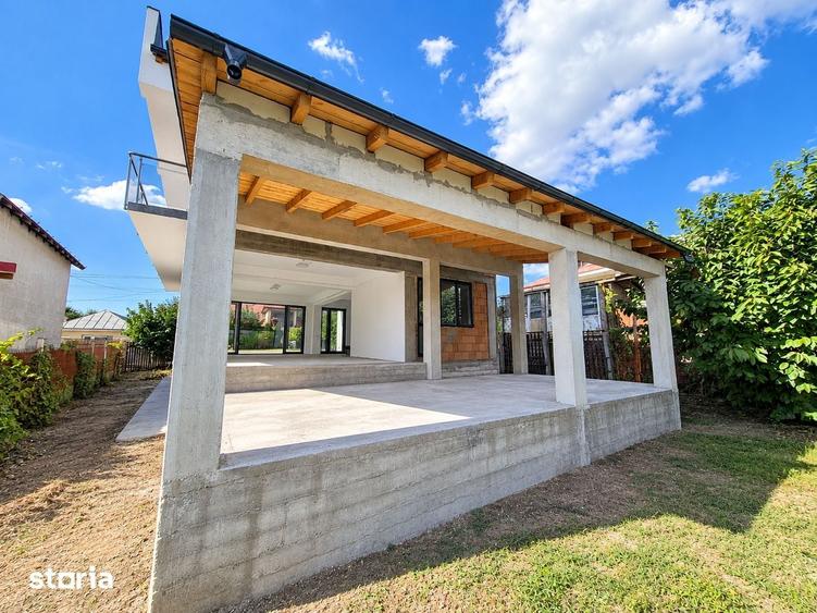 Casă cu 5 camere cu Teren 1000 Mp în Șendreni