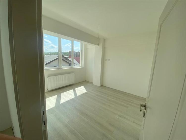 Apartament cu 3 camere semidecomandat în Bucium