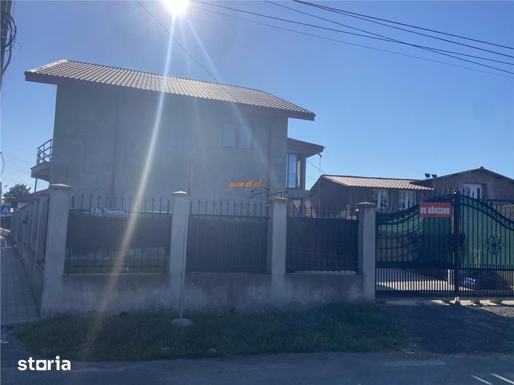 Casă cu 6 camere cu Teren 373 Mp în Golești
