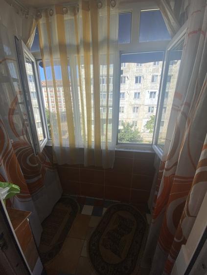 Apartament cu 2 camere semidecomandat, mobilat în Filiași