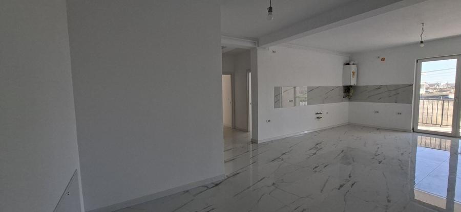 Apartament cu 3 camere semidecomandat în Dumbrăvița