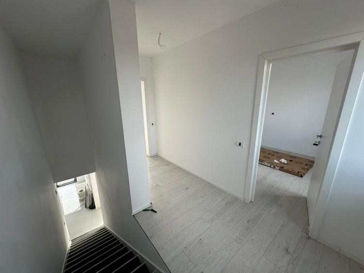 Duplex cu 5 camere cu Canalizare în Exterior Nord