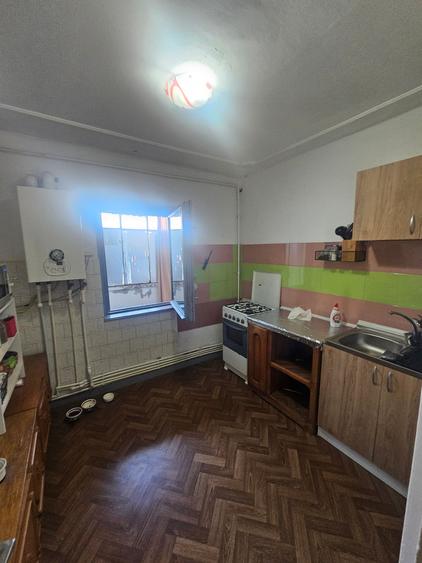 Apartament cu 3 camere decomandat în Tomești