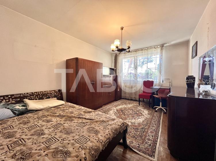 Apartament de vanzare cu 3 camere decomandate Grigorescu bloc izolat - 1