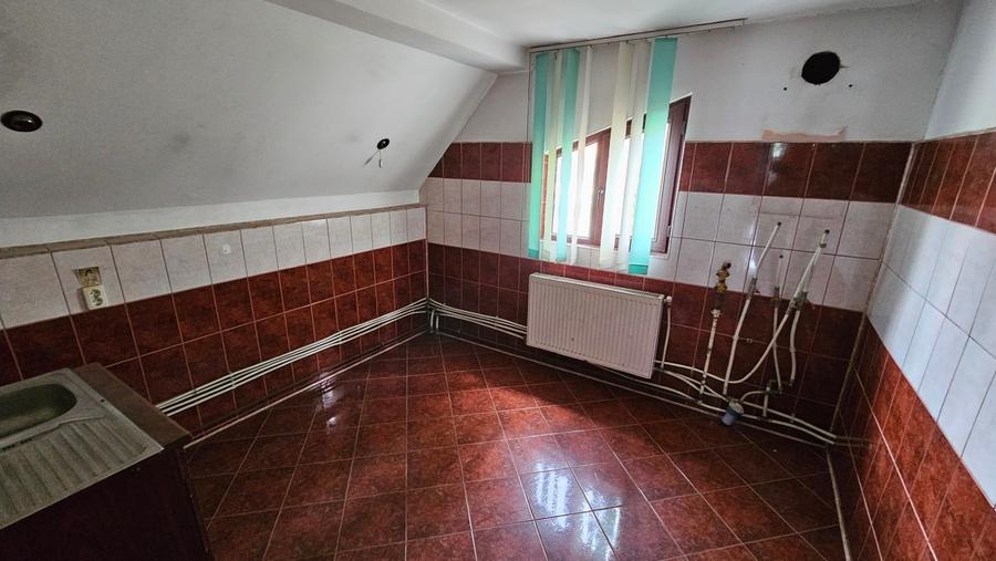 Casă individuală cu 5 camere cu Canalizare în Enachiță Văcărescu