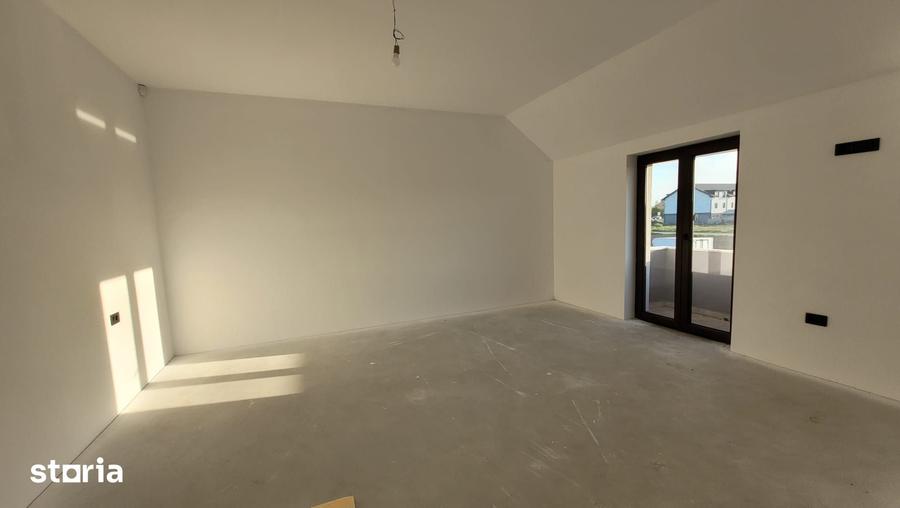 Casă cu 4 camere cu Teren 1000 Mp în Odoreu