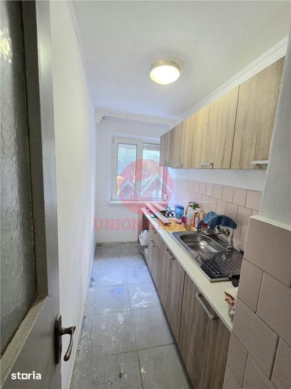Apartament cu 3 camere semidecomandat în Inel II