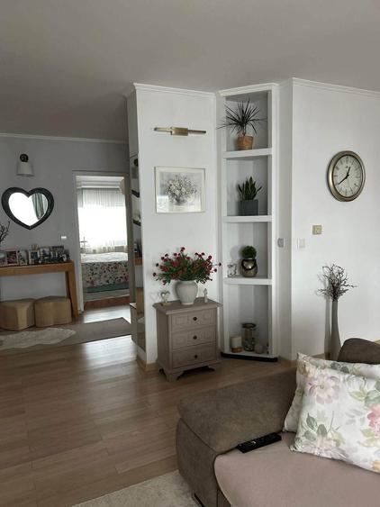 Apartament cu 4 camere decomandat în Exterior Vest