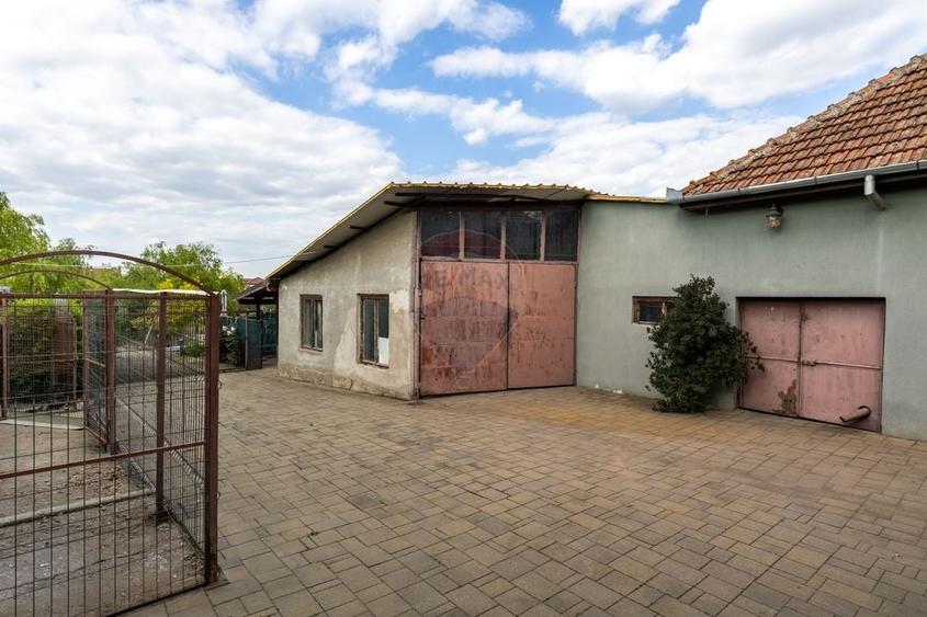 Casă individuală cu 5 camere cu Piscina în Aradul Nou