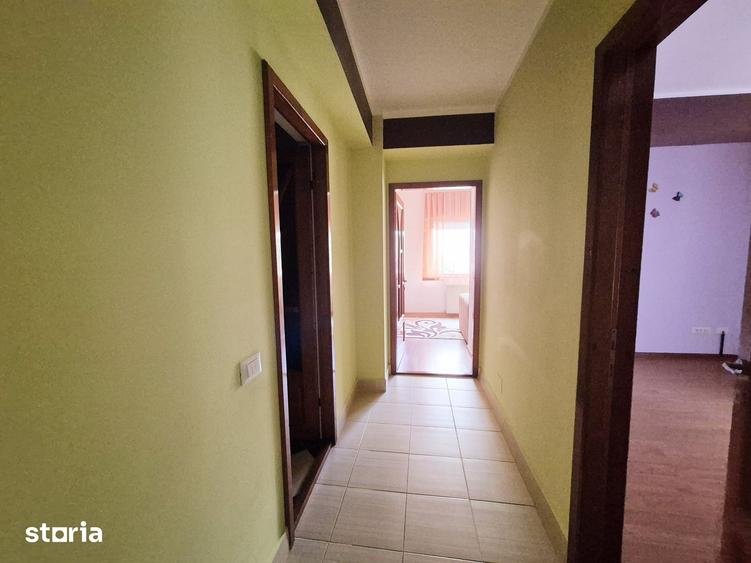 Apartament cu 4 camere decomandat în Calea Romanului