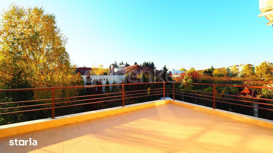 Casă cu 10 camere cu Teren 633 Mp în Central