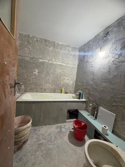 Apartament cu 3 camere decomandat în Berceni