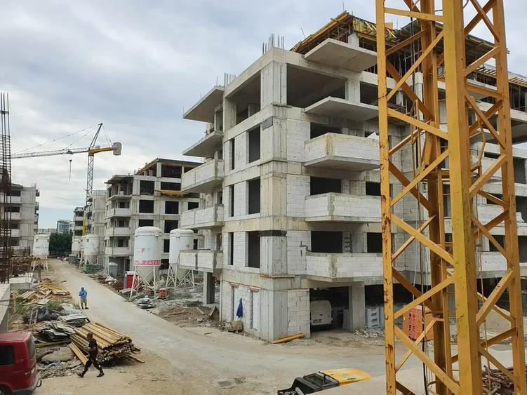 Apartament cu 2 camere decomandat în Titan