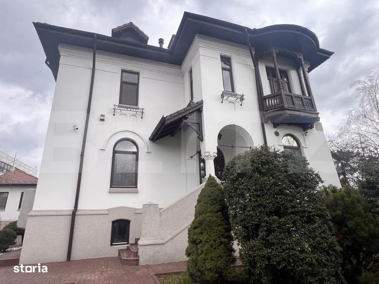 Casă cu 4 camere cu Teren 1300 Mp în Central