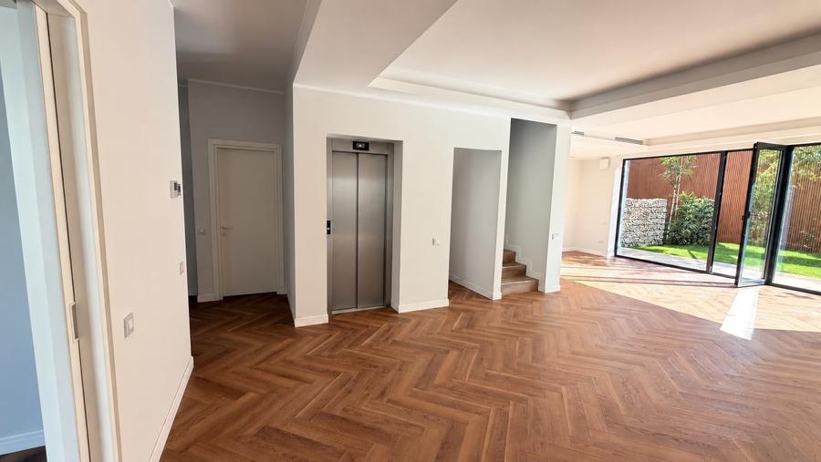 Duplex cu 5 camere cu Canalizare în Voluntari