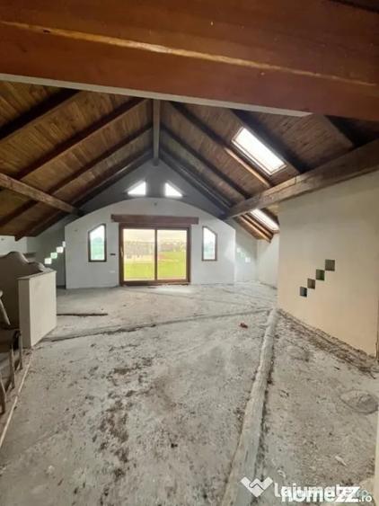 Casă cu 7 camere cu Teren 1674 Mp în Frătăuții Vechi