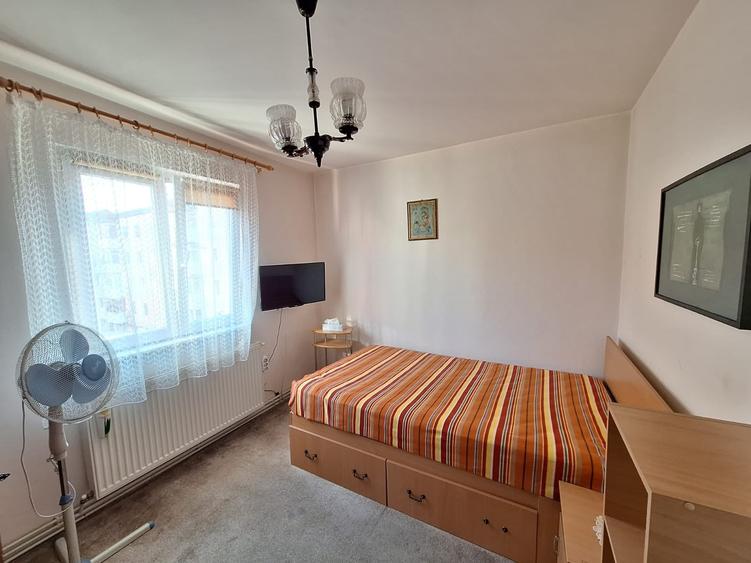 Apartament cu 3 camere decomandat în Vasile Aaron