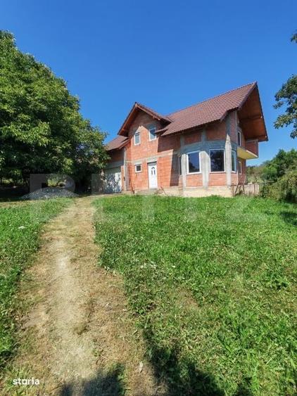 Casă cu 4 camere în Pinticu