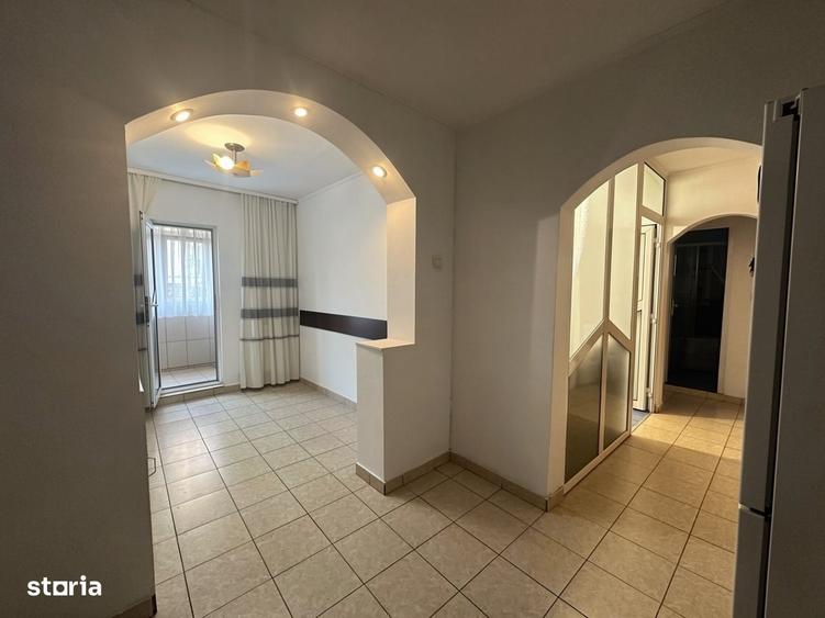 Apartament cu 3 camere decomandat în Ostroveni