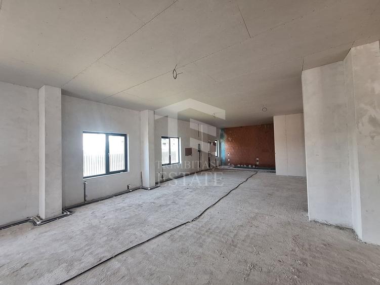Spațiu comercial, de 275 mp, în Tunari
