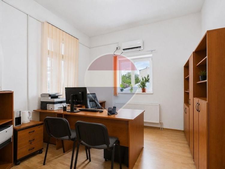 Casă individuală cu 6 camere cu Teren 132 Mp în Gara de Nord