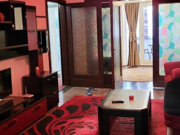 Apartament cu 3 camere semidecomandat, mobilat în Universitate