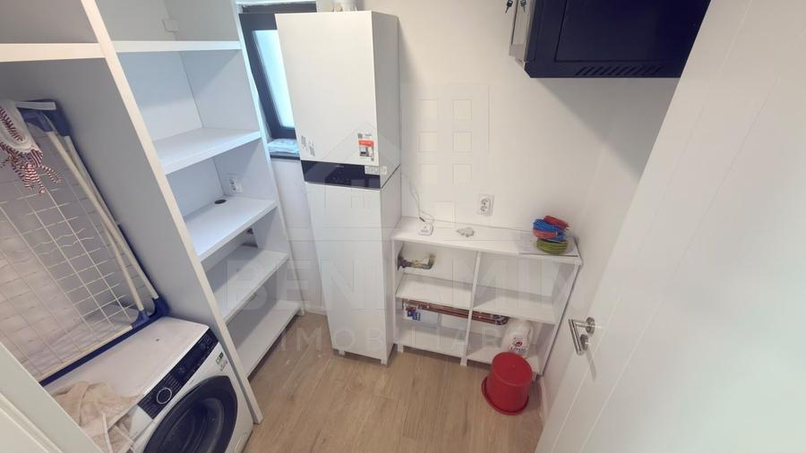 Casă individuală cu 6 camere cu Piscina în Cârcea