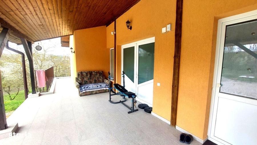 Gospodarie, casa cu 5 camere si 8272 mp teren, in Oarda - 8