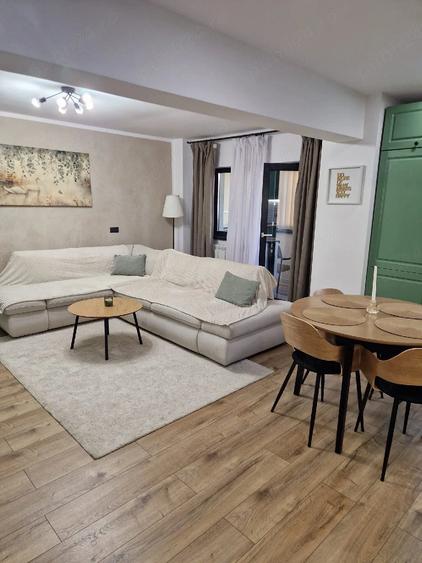 Apartament cu 2 camere decomandat în Precista