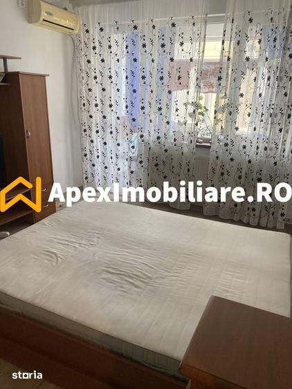Apartament cu 3 camere decomandat în Andronache