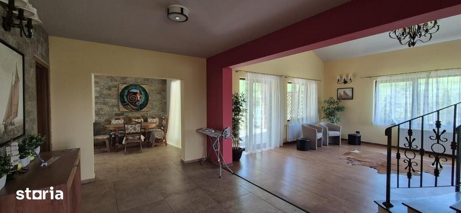 Casă cu 5 camere cu Teren 1344 Mp în Păsăreni