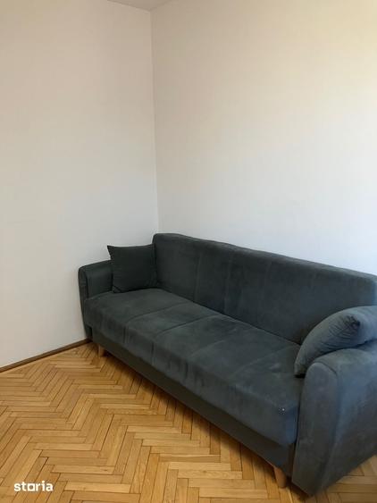 Apartament cu 3 camere semidecomandat în Tei