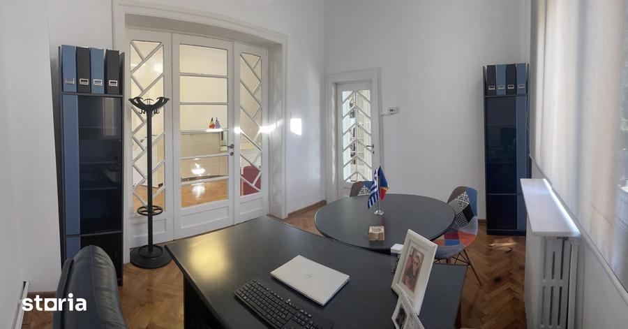 Casă cu 9 camere cu Teren 120 Mp în Eminescu