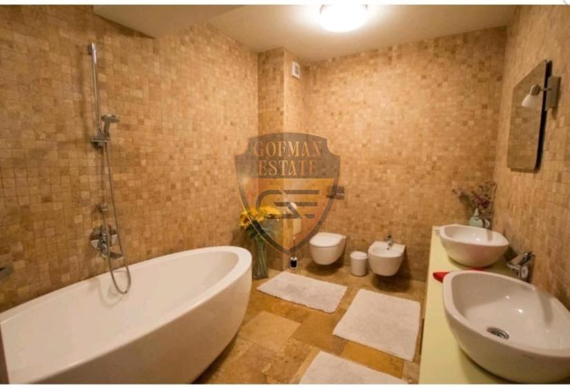 Apartament cu 3 camere decomandat, mobilat în Central