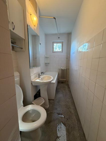 Apartament cu 3 camere nedecomandat în Dacia