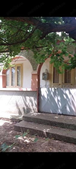Casă cu 5 camere cu Teren 2350 Mp în Central