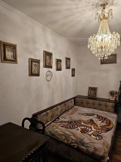 Apartament cu 3 camere semidecomandat în Craiovei
