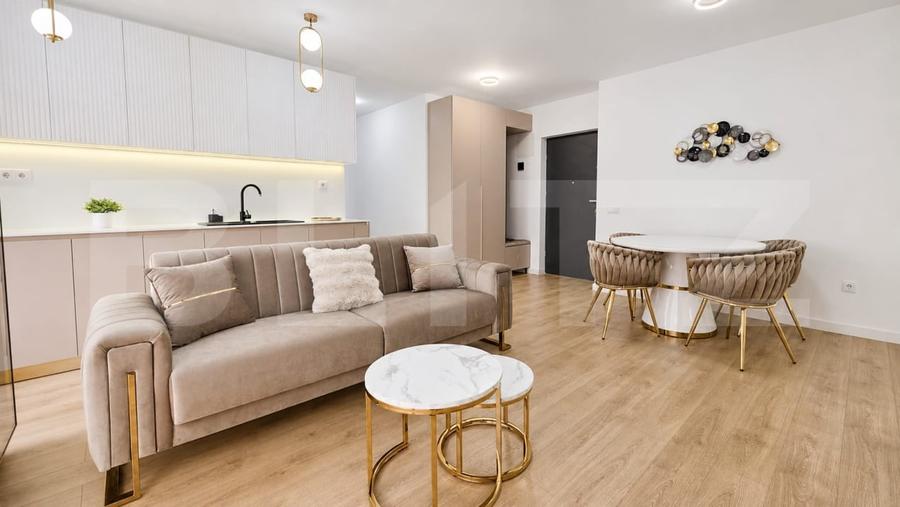 Apartament cu 3 camere semidecomandat, mobilat în Calea Moldovei