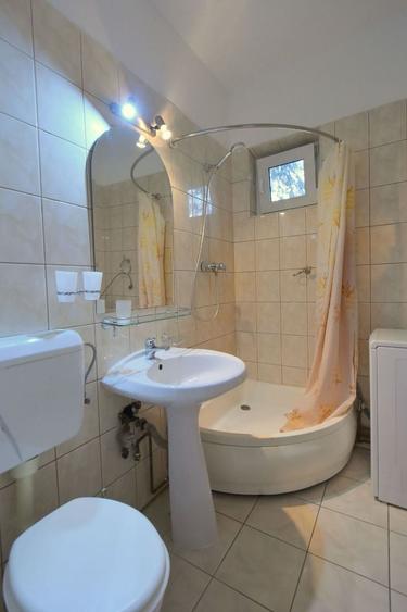 Apartament cu 2 camere decomandat, mobilat în Semicentral