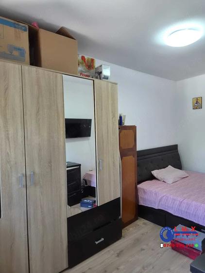 Apartament cu 3 camere semidecomandat în Babadag