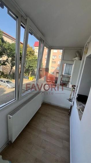 Apartament cu 3 camere decomandat, mobilat în Girocului