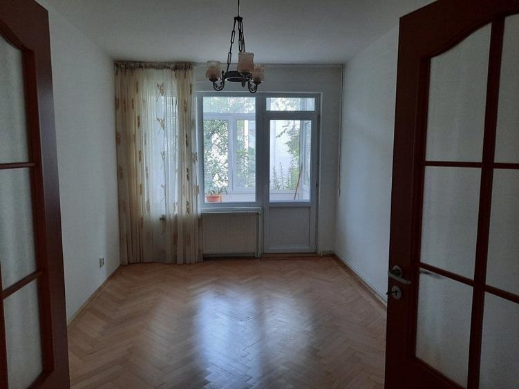 Apartament cu 2 camere semidecomandat în Floreasca