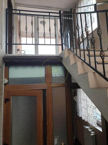 Casă individuală cu 15 camere cu Canalizare în Centrul Civic