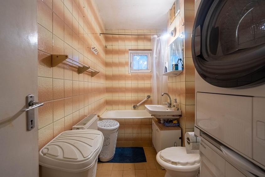 Apartament cu 4 camere decomandat în Boul Roșu