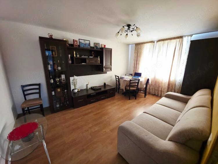 Apartament cu 3 camere decomandat în Mărăței