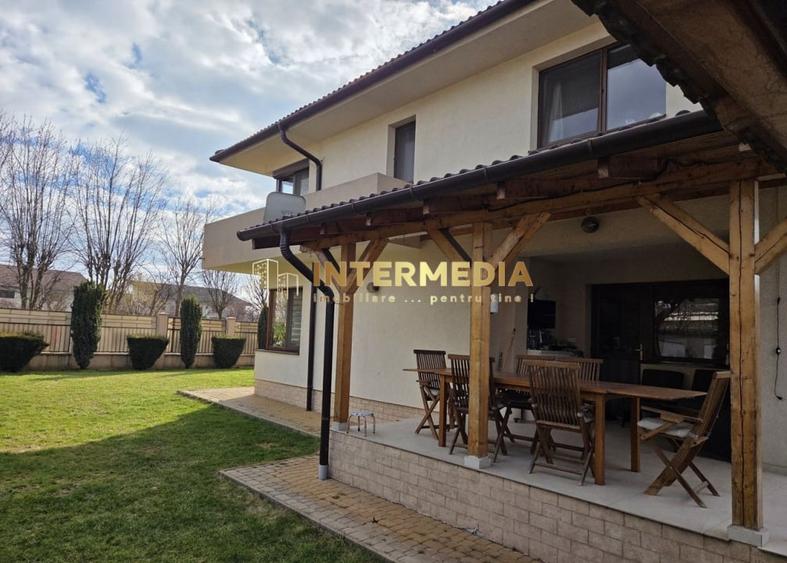 Casă individuală cu 3 camere cu Canalizare în Cetate