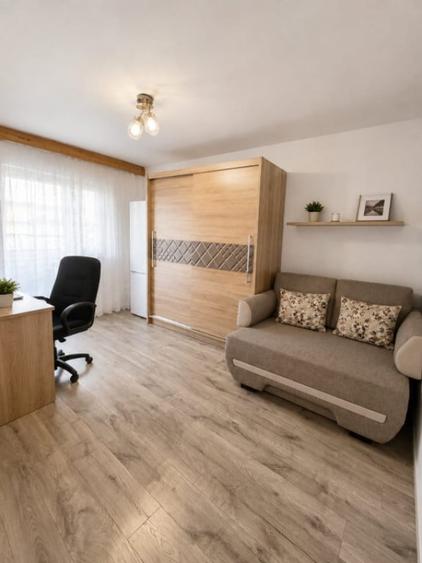 Garsonieră decomandată în Central