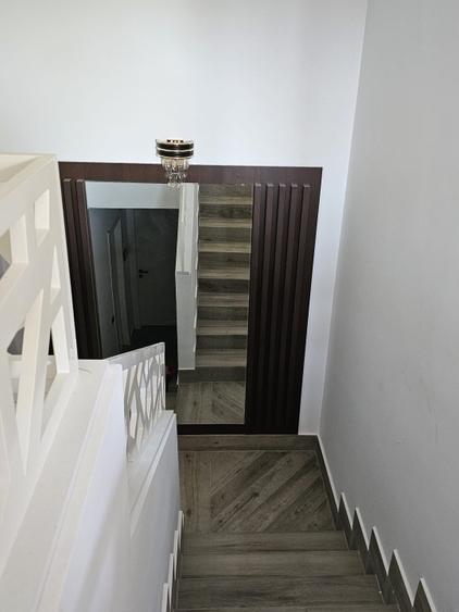 Casă individuală cu 7 camere cu Canalizare în Faleza Nord