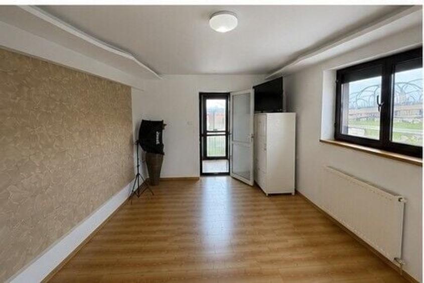 Casă individuală cu 6 camere cu Canalizare în Theodor Pallady