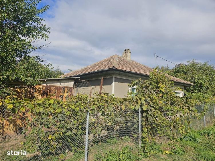 Casă cu 4 camere în Sărărie
